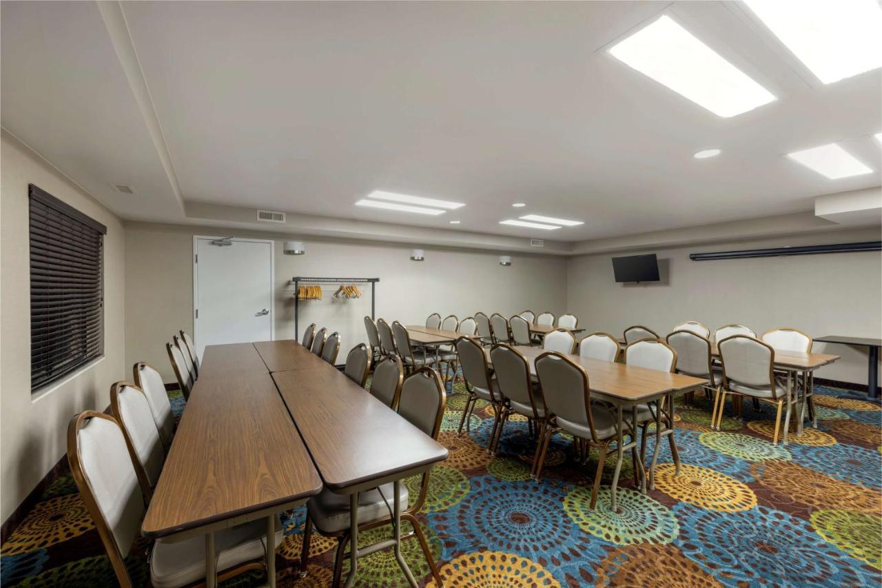 Western & Hotel 3*